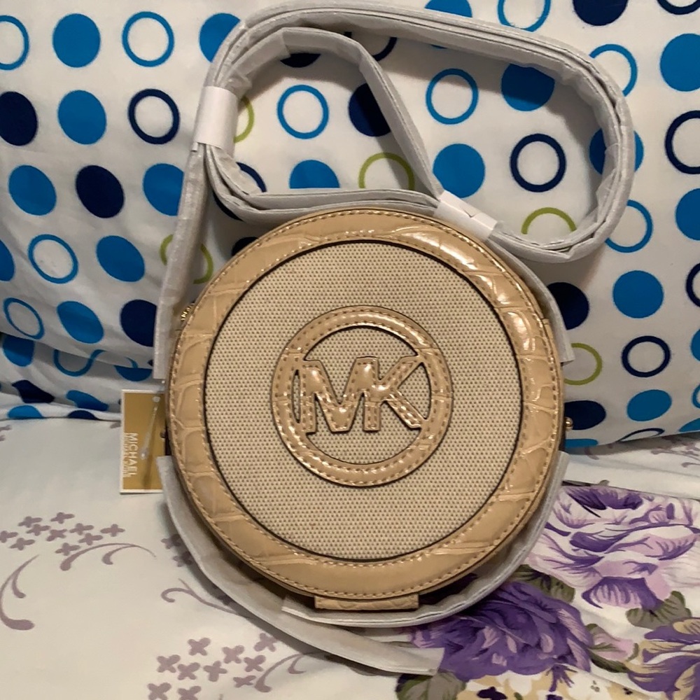 💯 %Authentic Michael Kors Canteen crossbody bag